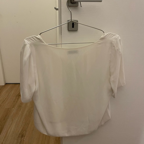 Aritzia Babaton Top Size Medium - Picture 2 of 3